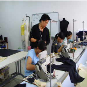 虎门营纯制衣厂        营纯制衣厂是一家集生产加工,经销批发的私营